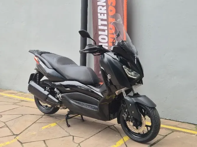 Yamaha Xmax 250 equipada