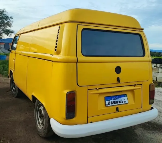 Volkswagen Kombi Furgão (álcool) 2002