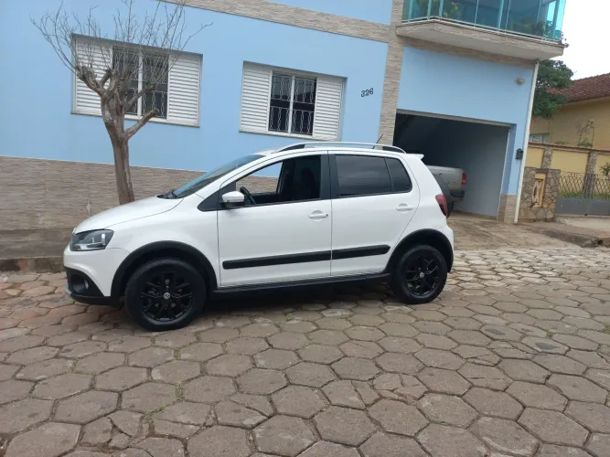 Volkswagen Crossfox 1.6 MI Total Flex 8V 5P 2013