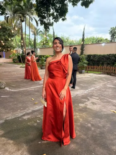 Aluga-se vestido de festa