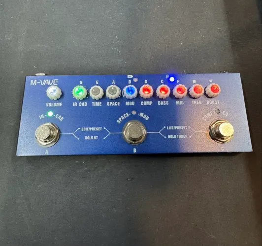 Pedal Multi efeitos de baixo M-Vave Cube Baby Bass Cuvave pre amp IR pedaleira novo