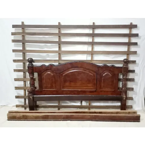 Cama de casal de madeira maciça angelim pedra GRANDE King Size. Precisa de reparo.