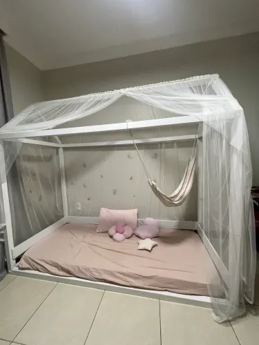 Cama montessoriana infantil