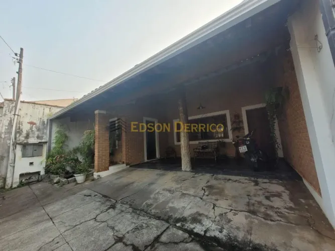 Casa com 4 Quartos à Venda, Centro - Pindamonhangaba
