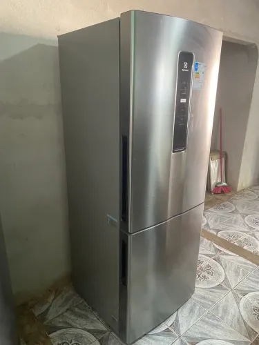 Geladeira em perfeito estado, gelando perfeitamente