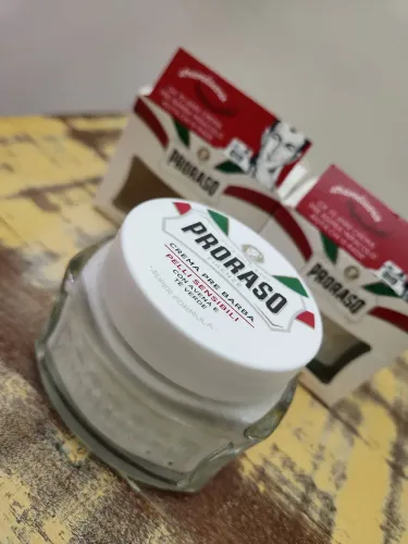Pré-barba Proraso para peles sensíveis