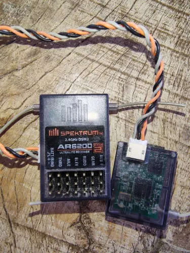 Receptor Spektrum AR6200 Ultralite 6 Canais 2.4GHz DSM2 com Receptor Satélite