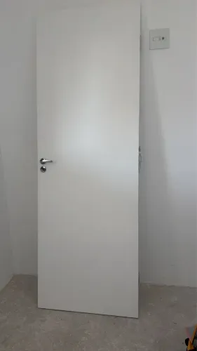 Porta branca com fechadura, nunca usada 