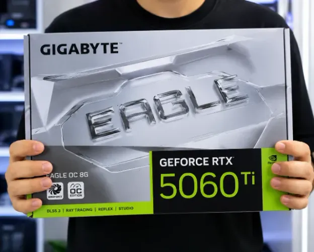 Placa de Vídeo Gigabyte Eagle OC Ice 8GB GeForce RTX5060TI GDDR7 - GV-N506TEAGLEOC ICE-8GD