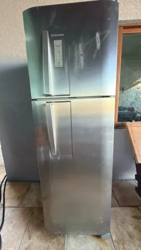 Geladeira Frostfree Electrolux DFX42