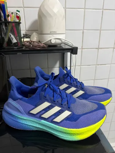 Tênis adidas