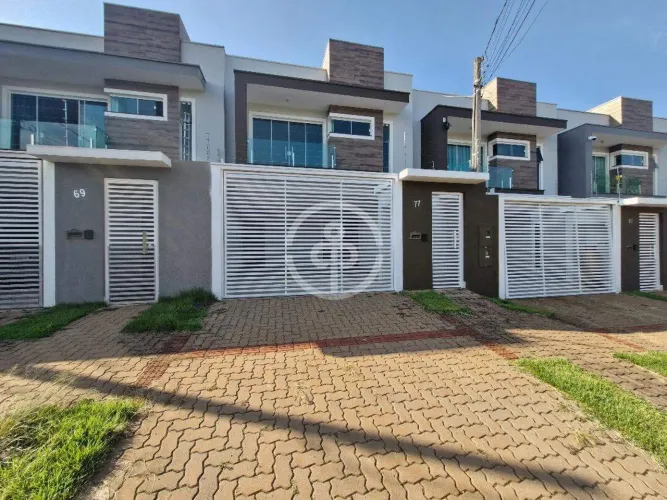 Sobrado Espaçoso com Suíte Master, Closet e Sacada no bairro Country!