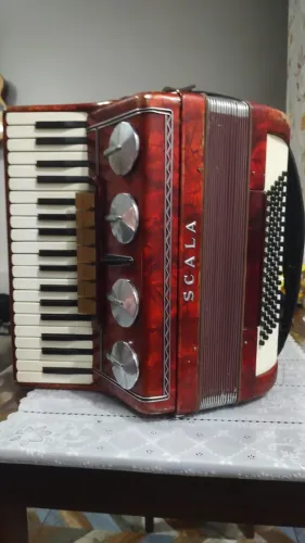 Acordeão SCALA 80 Baixos (Piano)