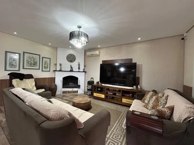 Casa à venda no Areal, Pelotas  465 m², 8 quartos, lareira, espaço gourmet com piscina e c