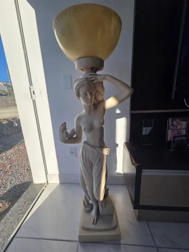 Estátua Decorativa Figura Feminina com Cúpula Estilo Grego - 130cm