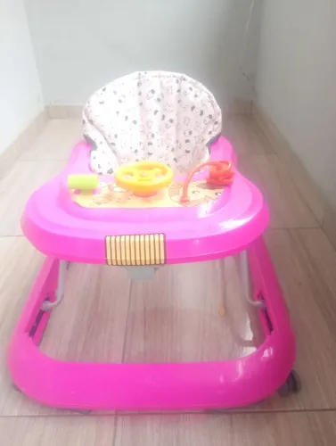 Andador feminino semi novo