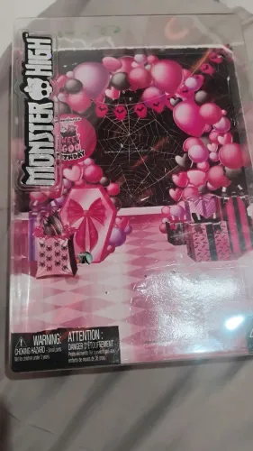 Caixa Draculaura Scary Sweet Birthday