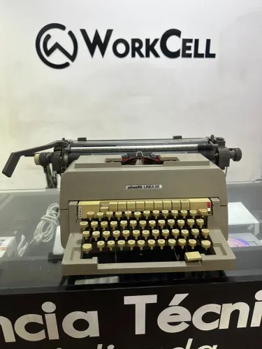 Máquina escrever Olivetti, modelo Linea 98 anos 70