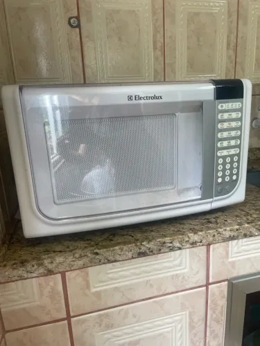 VENDO MICRO-ONDAS ELECTROLUX 31 LITROS