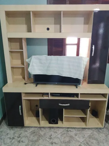Estante para sala conservadíssima
