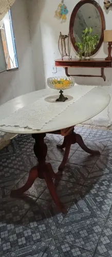 Mesa de Salão Vitoriana Oval de Noz com Tipo de Mármore Antiga