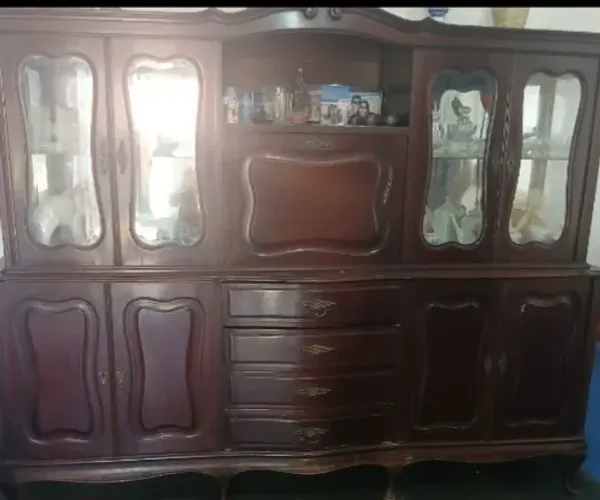 Cristaleira / Armário de Sala em Madeira Maciça