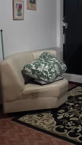 Sofá de couro branco