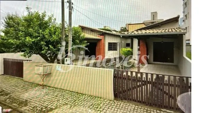 Terreno à venda com 517m², próximo ao mar, em Bombinhas SC