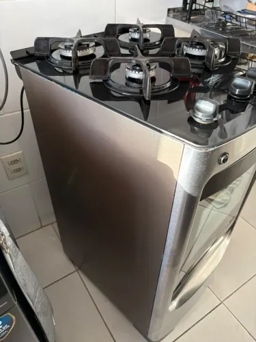 Fogão Consul 4 Bocas cor Inox com Mesa de Vidro e Grade de Ferro Fundido - CFO4VAR