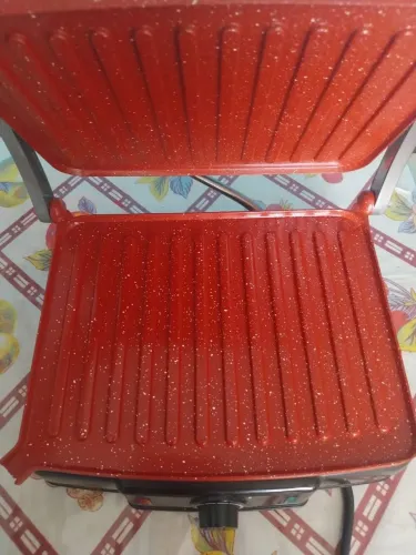 Vendo essa Sanduicheira gril Churrasqueira 2 em 1