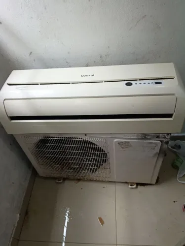 Ar condicionado-9000btu, usado em ótima condições, funciona normalmente.