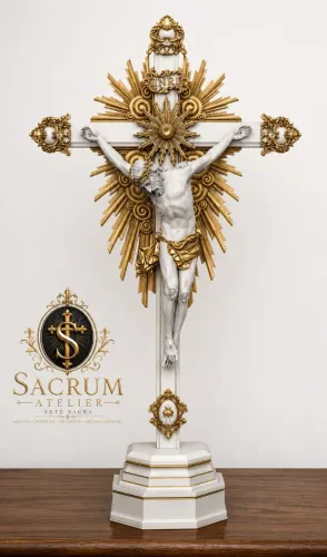 Crucifixo resina leve 3D branco gelo e detalhes dourado