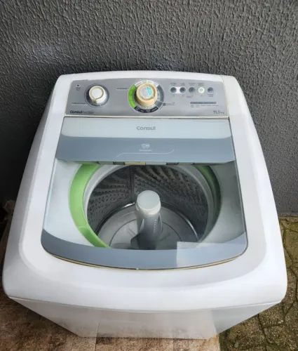 Máquina de Lavar Roupas Funcionando
