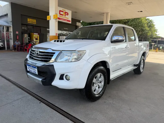 Toyota Hilux CD SRV D4-d 4X4 3.0 TDI Diesel AUT 2014