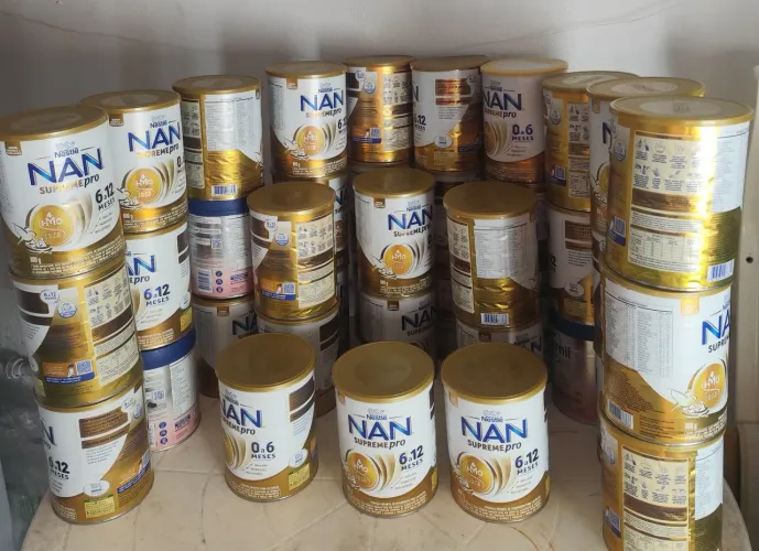 Latas de leite vasia para lembranças....
