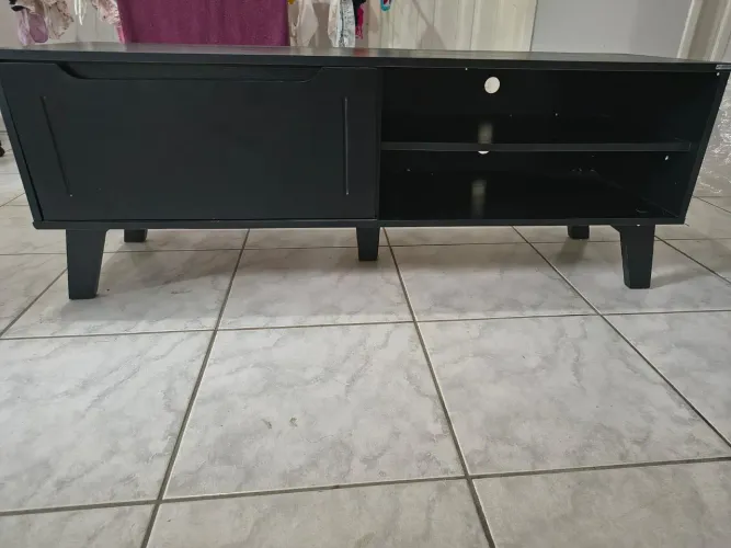Rack para TV - Moderno, preto com porta.