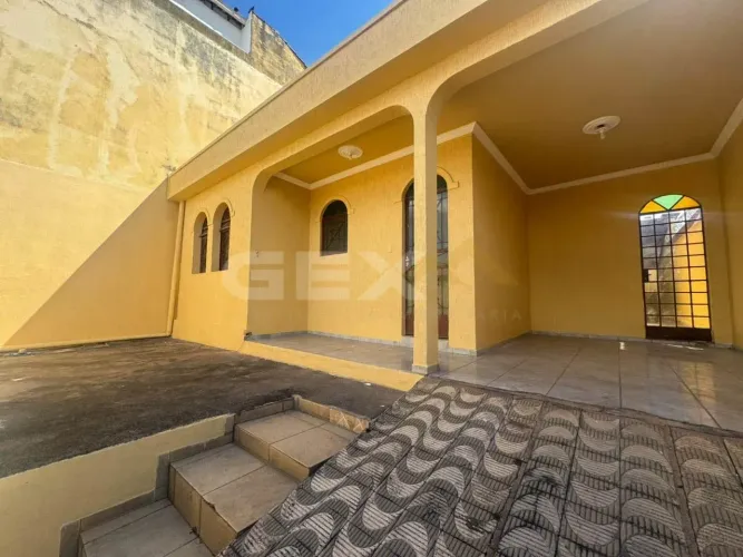Casa à venda no bairro Bom Pastor em Divinópolis MG.