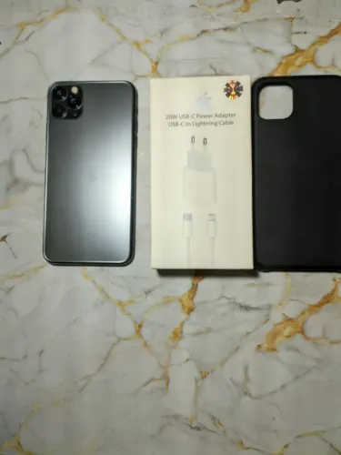 iPhone 11 pro max 256 gb + carregador