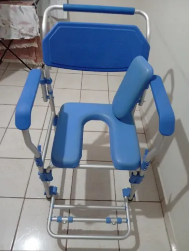 Cadeira de Rodas p/ banho/banheiro