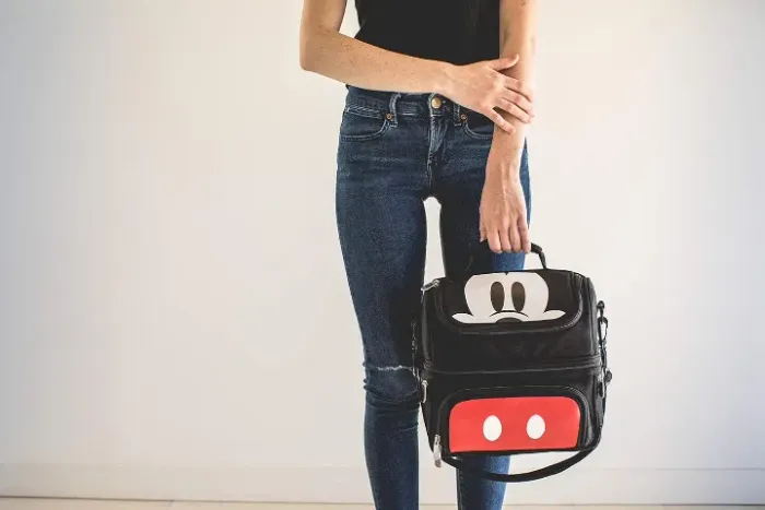 Picnic Time Lancheira Térmica Disney Mickey Mouse modelo vendido na Disney