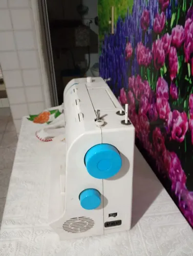 Vendo máquina de costura semi nova