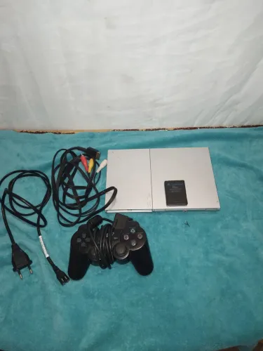 Vendo esse ps2 prata
