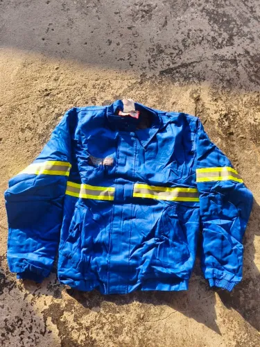 Vende-se duas  jaqueta de segurança risco 2