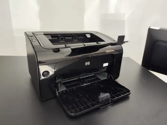 Impressora laser HP P1102W preta Wifi