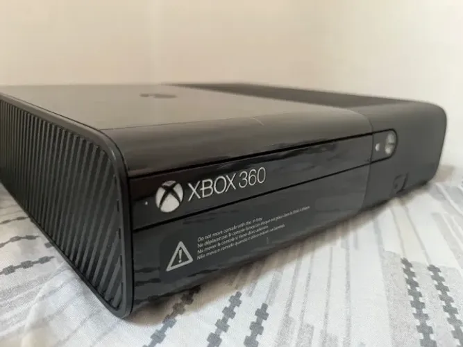 Console Xbox 360 com kinect + 20 jogos 