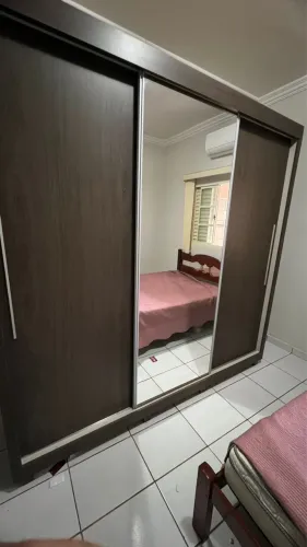 Guarda roupa extremamente conservado
