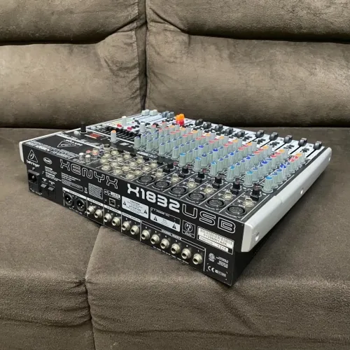 Mesa behringer XENYX 1832USB 14 canais de R$ 2.349,00 por R$ 1.200,00