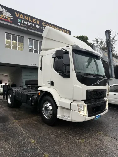 Volvo Vm 330 2022 toco 4x2 rodas alumínio 