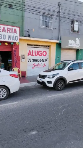 Praça Kennedy: salão e sanitário