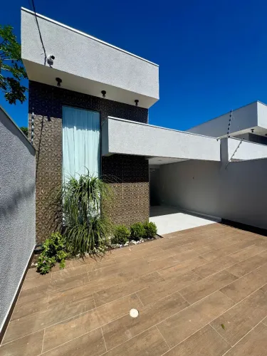 Vende-se ou aluga-se casa de 3/4 sendo uma suíte no bairro Cristo Rei em Várzea Grande-MT